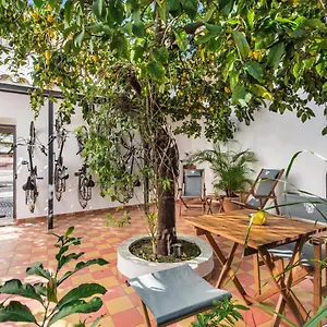 Alojamento de Acomodação e Pequeno-almoço Lemon Tree ***